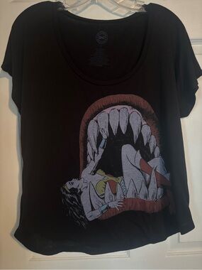 Wonder Woman comic, DC Black Graphic off the shoulder Tee